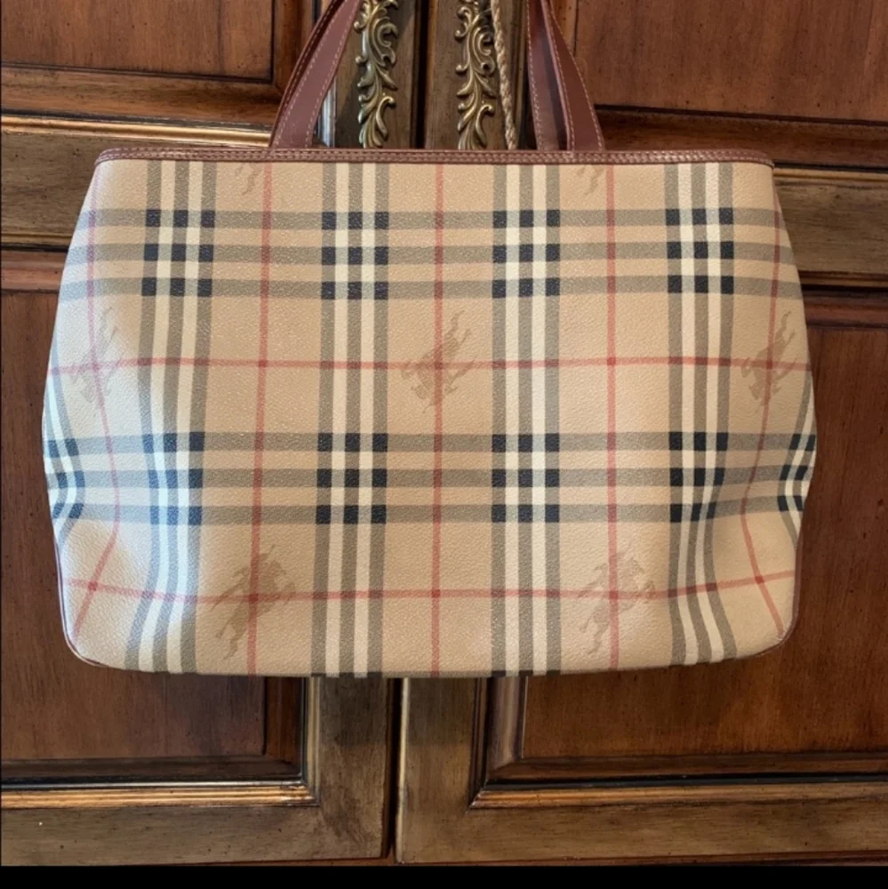 Handbag - Picture 3 of 5